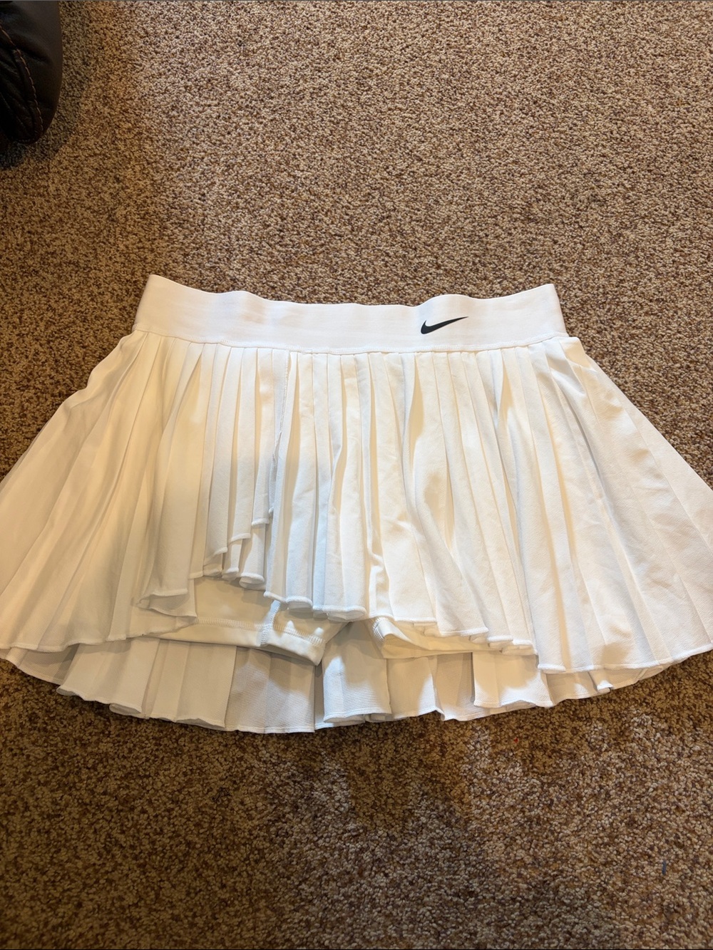 Nike White Pleated  Tennis Skirt. XL